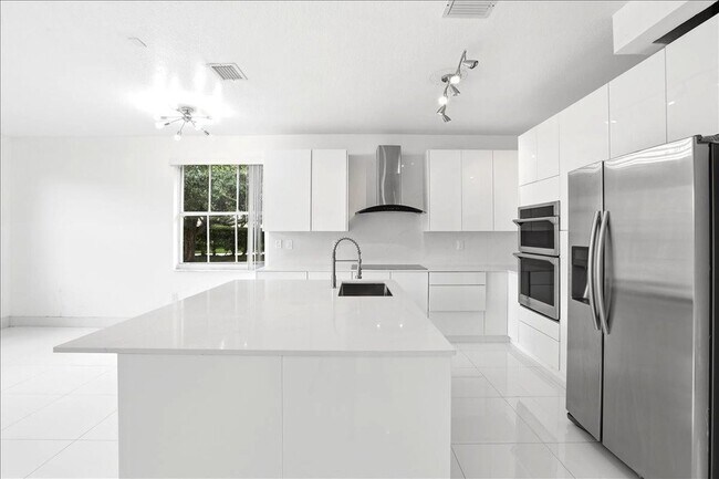 Foto del edificio - 3802 SW 165th Terrace