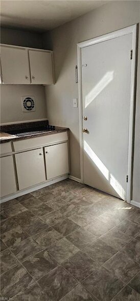 Foto del edificio - 4729 Sullivan Blvd