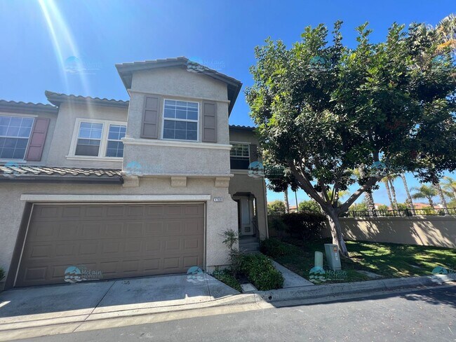 Foto del edificio - End unit 4 Bedroom House Available Now in ...