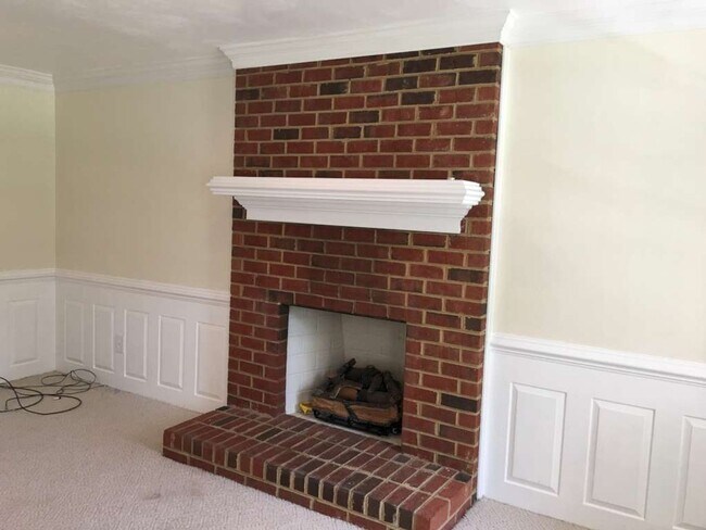 Building Photo - THIS HOUSE IN FOXGATE QUARTER HAS IT ALL!