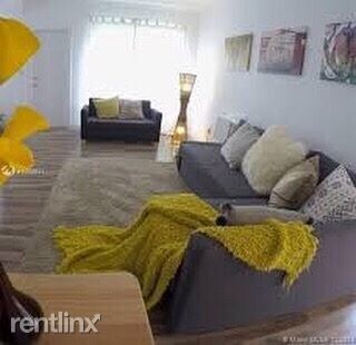 Foto principal - 350 NW 75th St