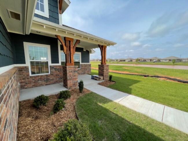 Building Photo - 808 Midland Valley St