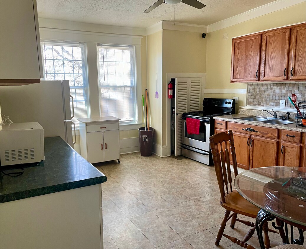 Building Photo - Villa Rooming house