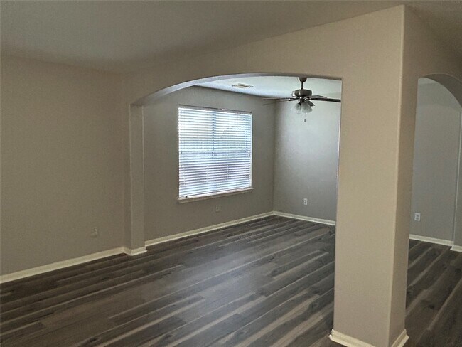 Building Photo - 5410 Spring Oak Dr