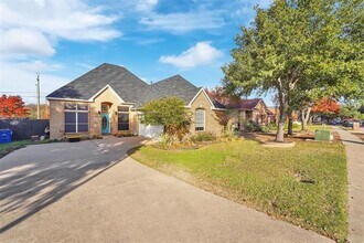 Building Photo - 636 Huntington Ln
