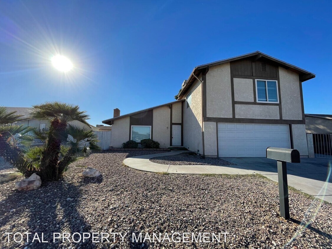 Foto principal - 4 br, 2.5 bath House - 4165 E. Wyoming Ave