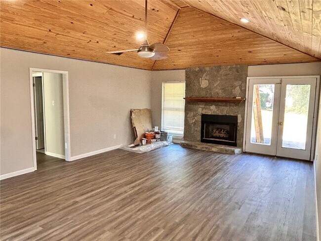 Foto del edificio - 4577 Emerald Dr E