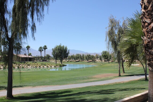 Foto del edificio - 81083 Avenida Tres Lagunas