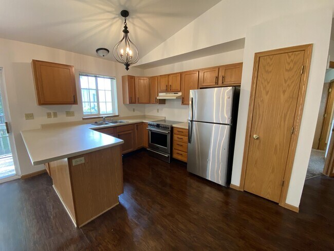 Foto del edificio - 5719 Lake Edge Rd