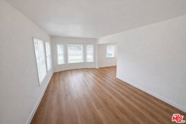 Foto del edificio - 9132 Crenshaw Blvd