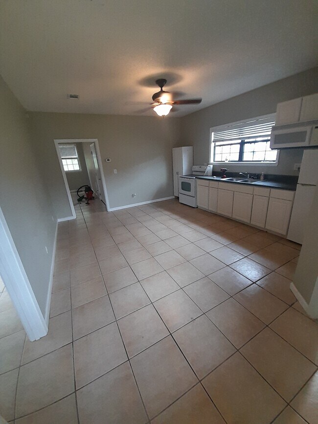 Foto del edificio - 5983 Crabtree Church Rd