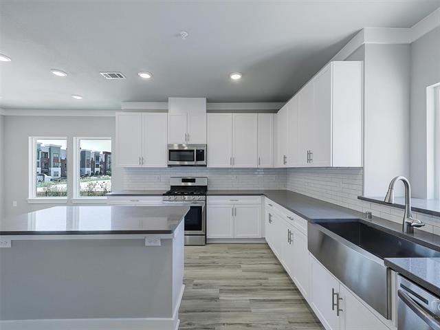 Foto principal - 3348 Santee St