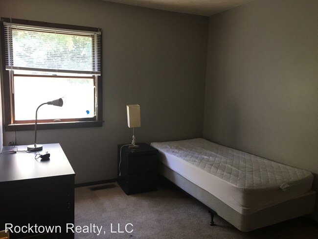 Building Photo - 1214 Mountain View Dr