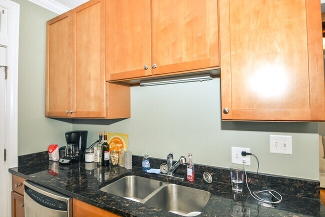 Foto del edificio - 753 W Addison St