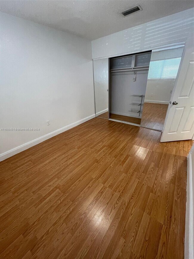 Foto del edificio - 6869 NW 30th St