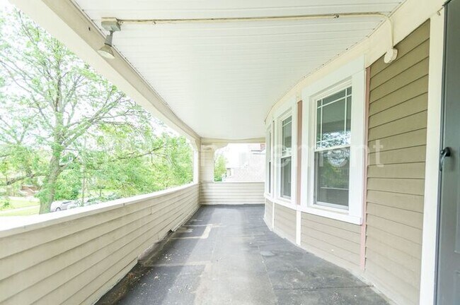 Building Photo - Spacious 5BD UP Home in Shaker Hts.