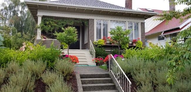 Building Photo - 5516 12th Ave NE