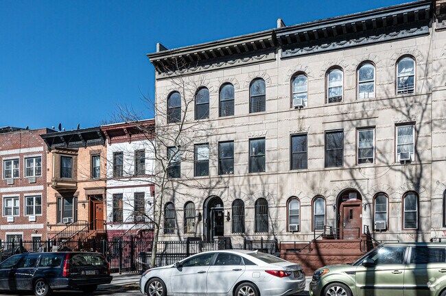 Building Photo - 821 Halsey St