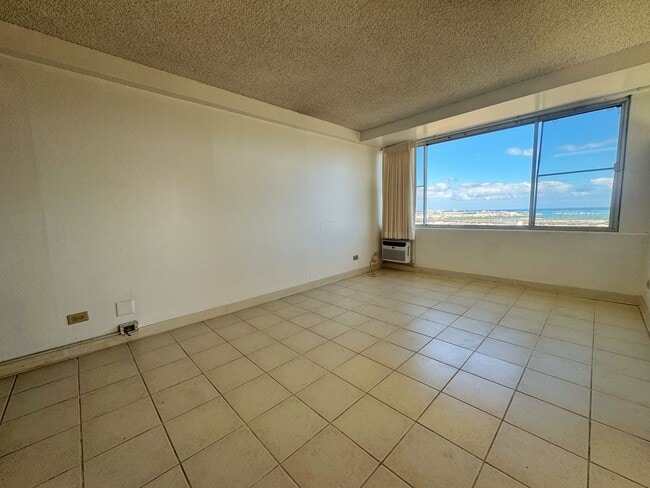 Building Photo - Salt Lake Condo with assigned parking and A/C