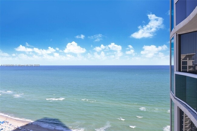 Foto del edificio - 17201 Collins Ave