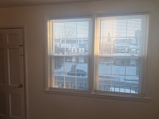 Sala de estar soleada - 376 Beverly Boulevard 2nd floor