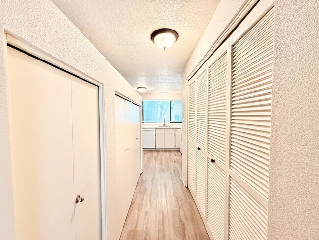 Building Photo - 6951-6957 Montauk Circle
