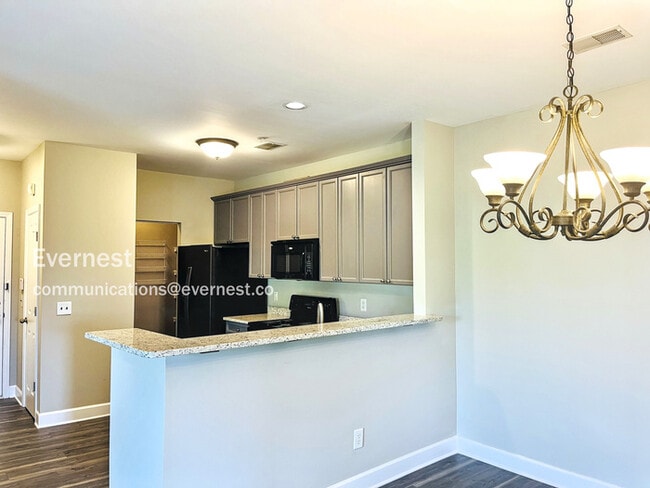 Building Photo - 7235 Althorp Way
