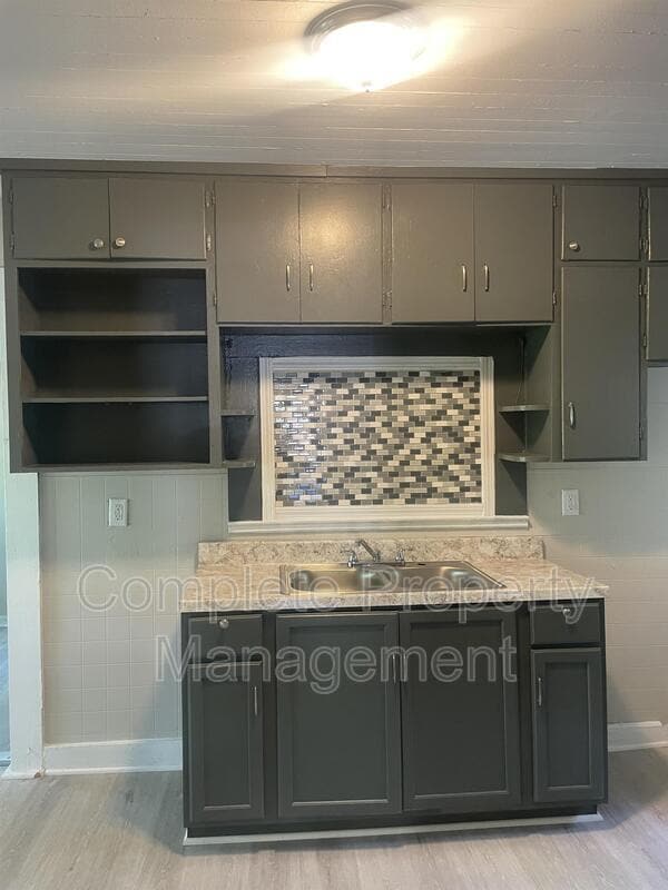 Building Photo - 730 80th Pl S