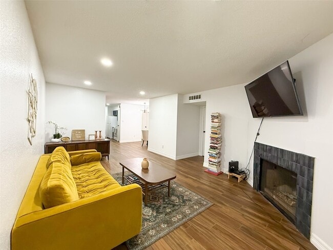 Building Photo - 2120 El Paseo St