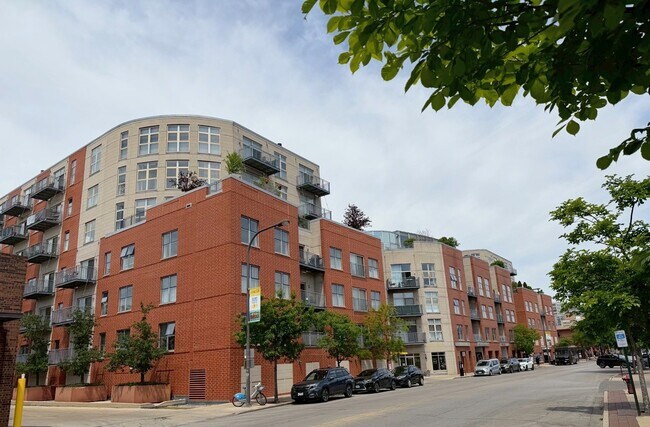 Building Photo - 1222 Chicago Ave