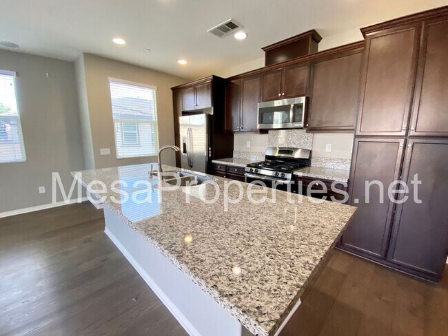 Building Photo - 6038 Bellevue St