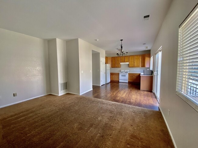 Foto del edificio - 13950 Adams St