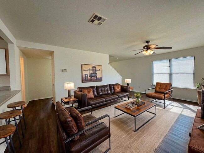 Building Photo - 2013 Rim Rock Dr