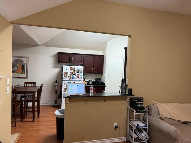 Foto del edificio - 933 Crested Point Dr