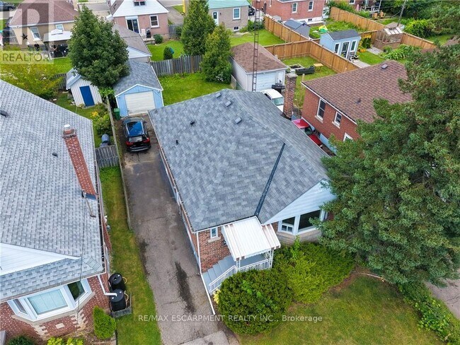 Photo du bâtiment - 150 Beland Ave S
