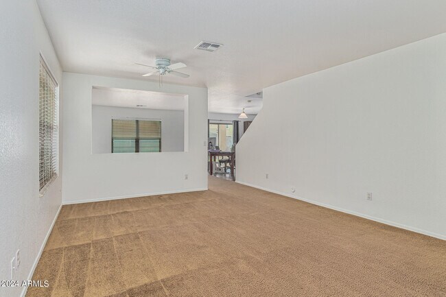 Foto del edificio - 2425 W Romley Rd