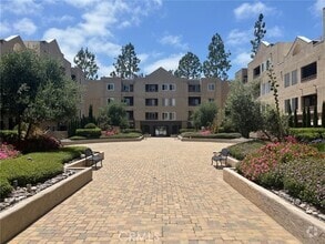 Building Photo - 8889 Caminito Plaza Centro