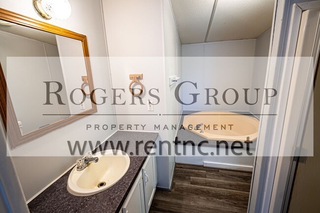 Foto del edificio - 3278 Walters Rd