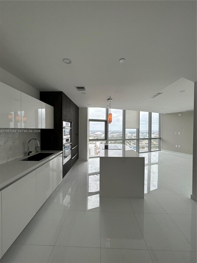 Foto del edificio - 851 NE 1st Ave