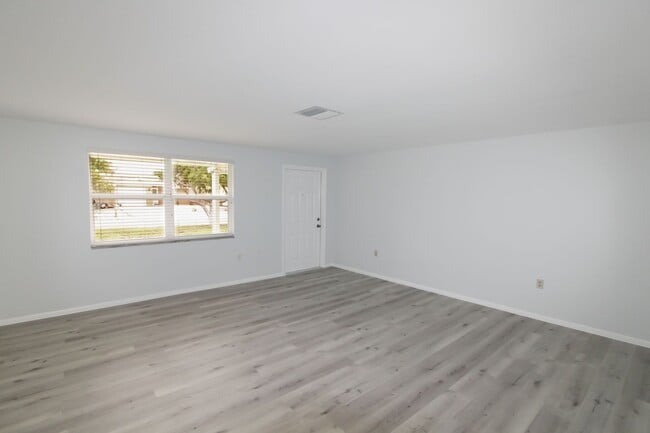 Foto del edificio - Nokomis Annual Home for Rent