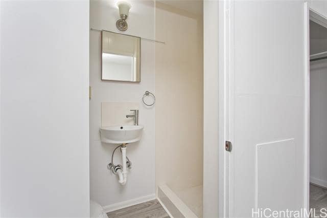 Building Photo - 931 Hikina Ln