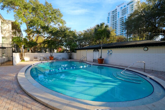 Building Photo - First-floor 1-bedroom, 1.5-bath condo in  ...