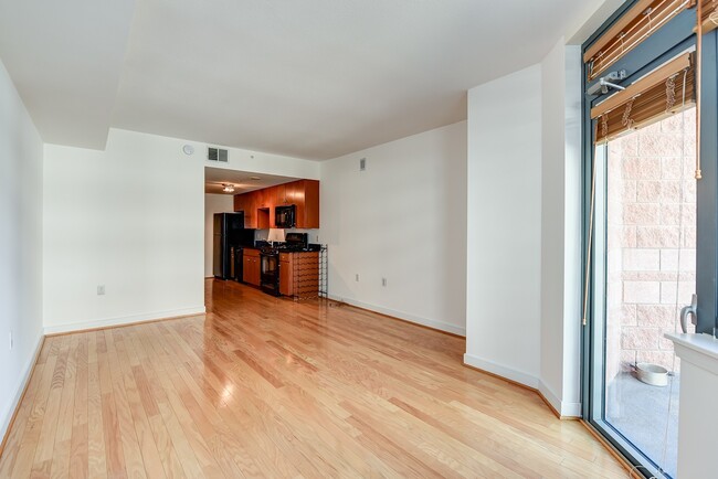 Building Photo - Gorgeous Studio w/ Hardwoods & Balcony