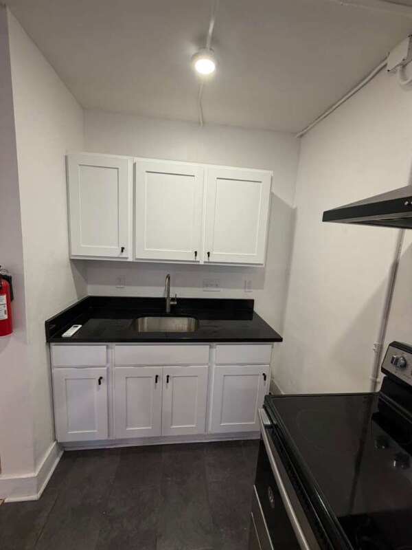 Foto del edificio - 1384 W 83rd St