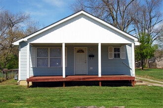 Building Photo - 1305 Stanley Ave