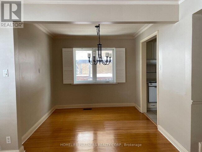 Building Photo - 3 Ridge Point Crescent