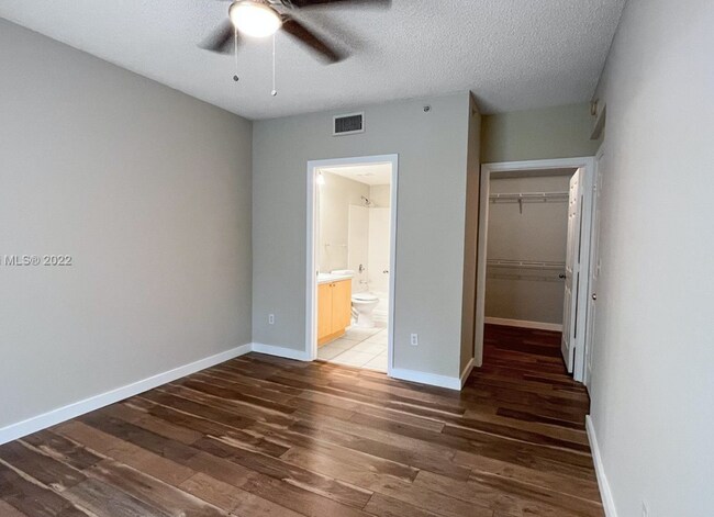 Foto del edificio - 5016 Lantana Rd