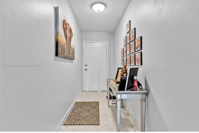 Foto del edificio - 1950 W 54th St