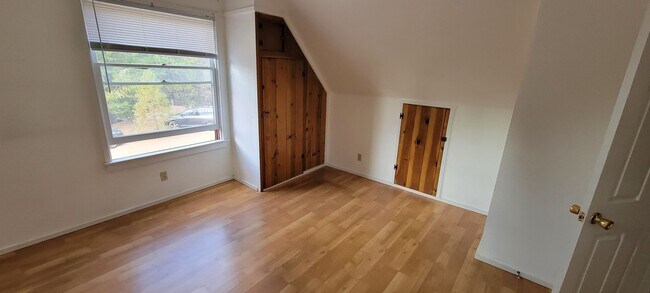 Foto del edificio - $1500 Cute 1 bedroom 1 bath unit above garage on quiet street