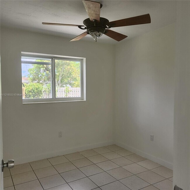 Building Photo - 20210 SW 112th Ave